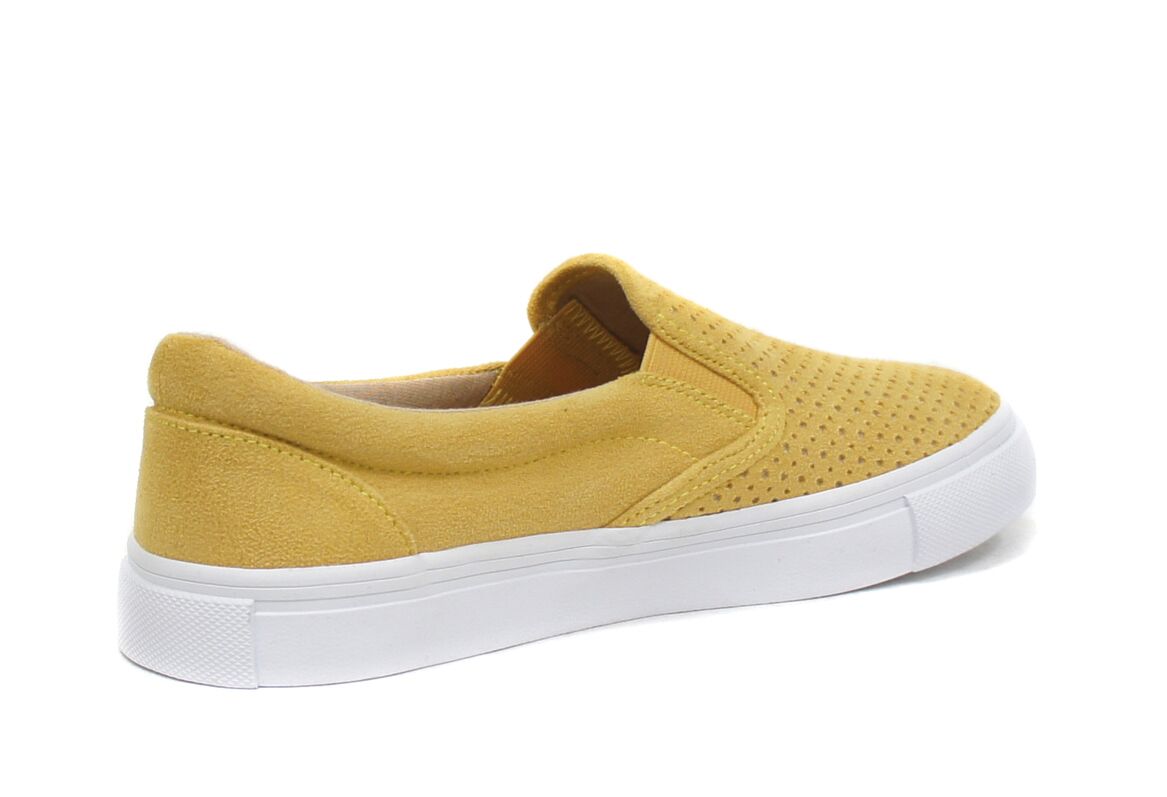 pumps with wide toe box