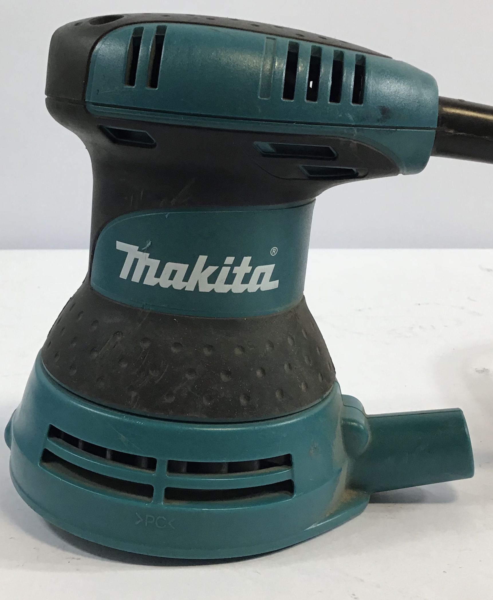 [FOR PARTS] Makita BO5030 5" Random Orbit Sander [MISSING DUST BAG][L