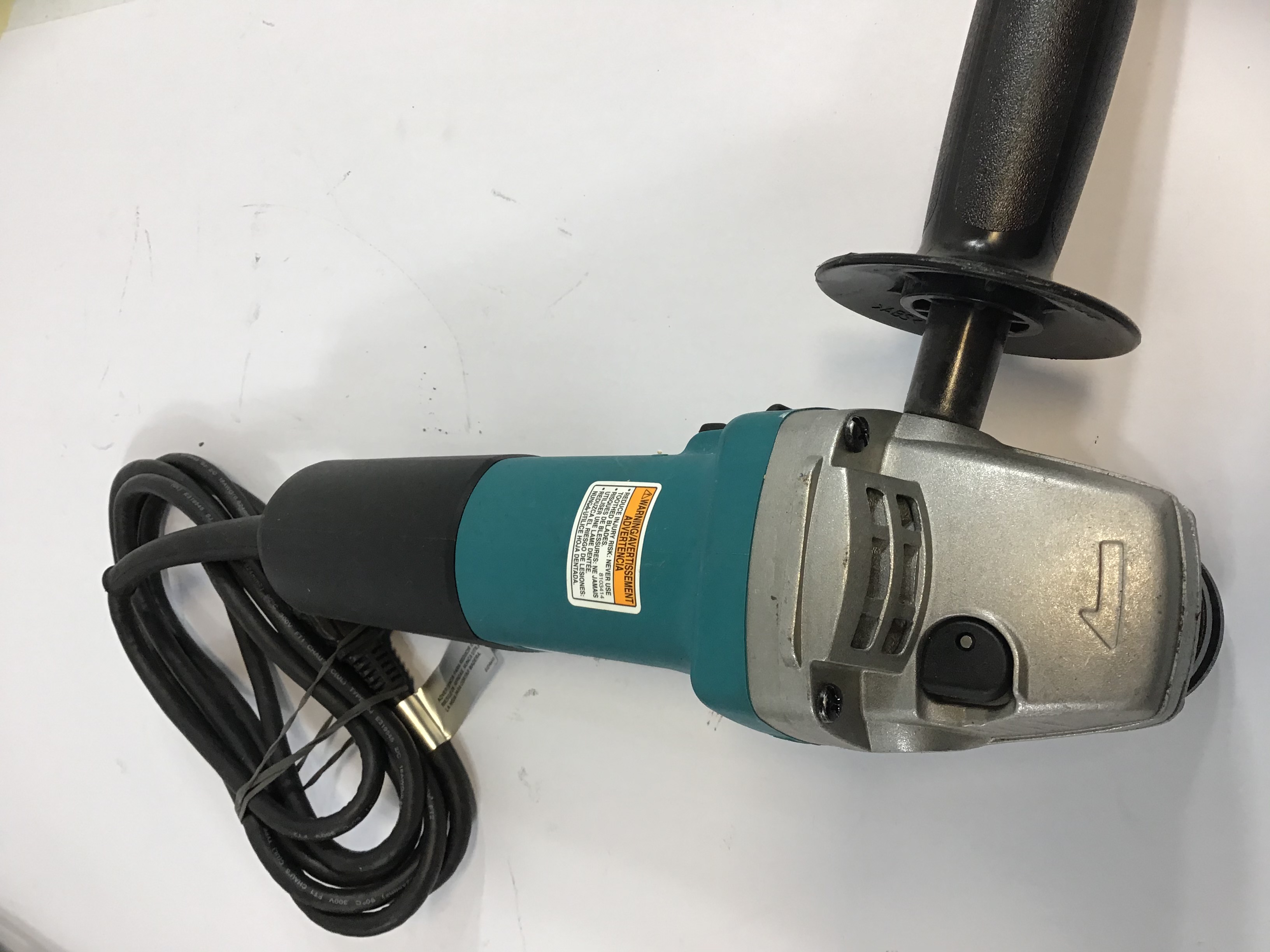 MAKITA 41/2" Corded GRINDER 7.5 AMP 11000 RPM, 9557NB(Tool Only