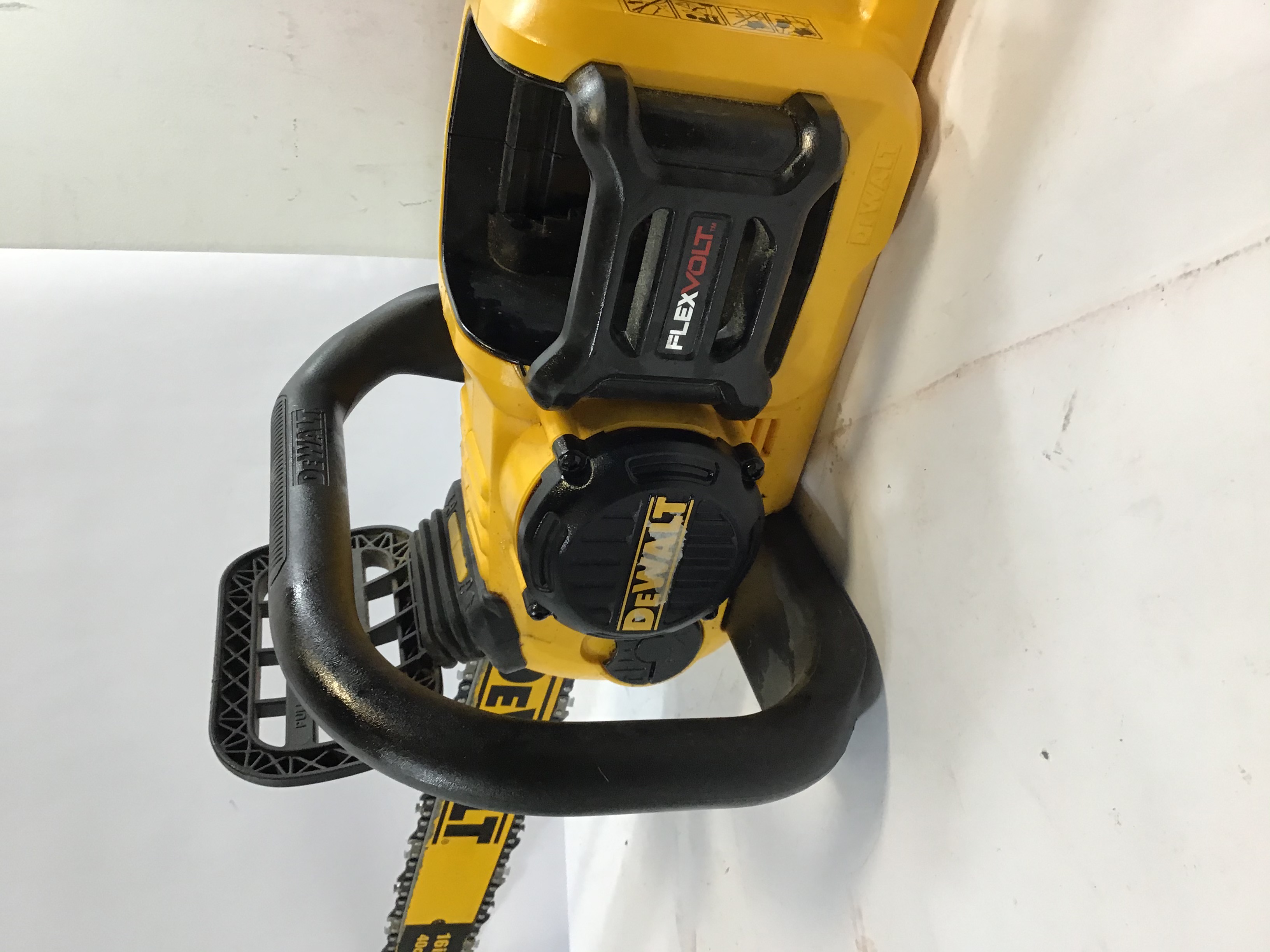 DEWALT CHAINSAW DCCS670 {FOR PARTS AND NOT WORKING}{LEAKING OIL