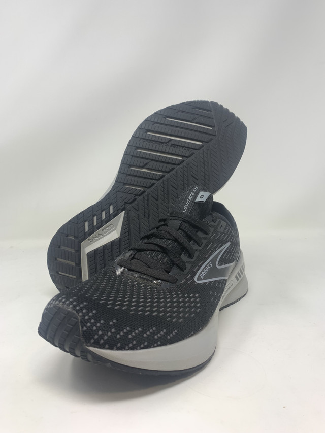 Brooks deals black runners