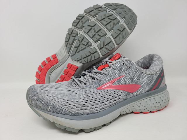 women's ghost 11 running shoe